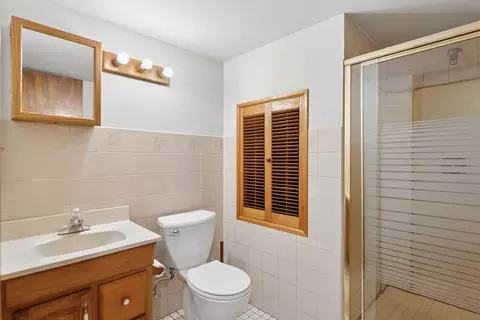 Bath - 7730 S Octavia Ave, Bridgeview, IL 60455 photo 3 of 3