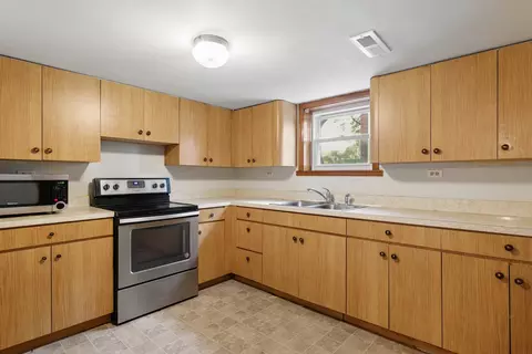 Kitchen - 7730 S Octavia Ave, Bridgeview, IL 60455 photo 3 of 4