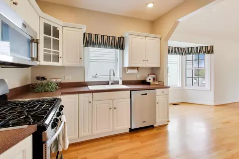 Kitchen - 171 E Cayuga Ave, Elmhurst, IL 60126 photo 2 of 2