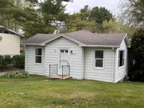 7506 Algonquin Rd, Wonder Lake, IL 60097