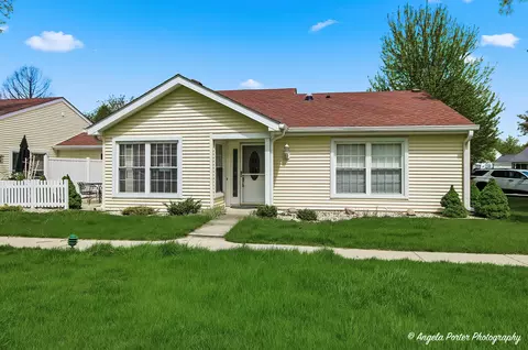 7201 Hastings Cir #332, Fox Lake, IL 60020