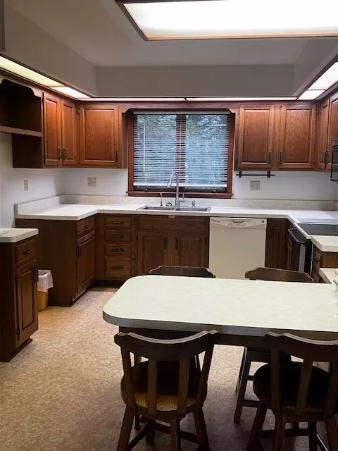 Kitchen - 4015 E 1st Rd, Mendota, IL 61342 photo 2 of 3
