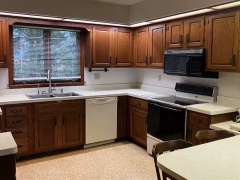 Kitchen - 4015 E 1st Rd, Mendota, IL 61342 photo 3 of 3
