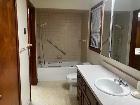 Bath - 4015 E 1st Rd, Mendota, IL 61342 photo 1 of 3