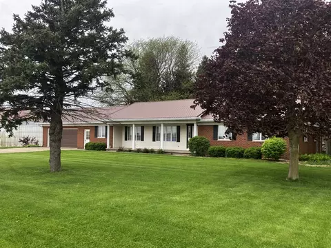 4015 E 1st Rd, Mendota, IL 61342