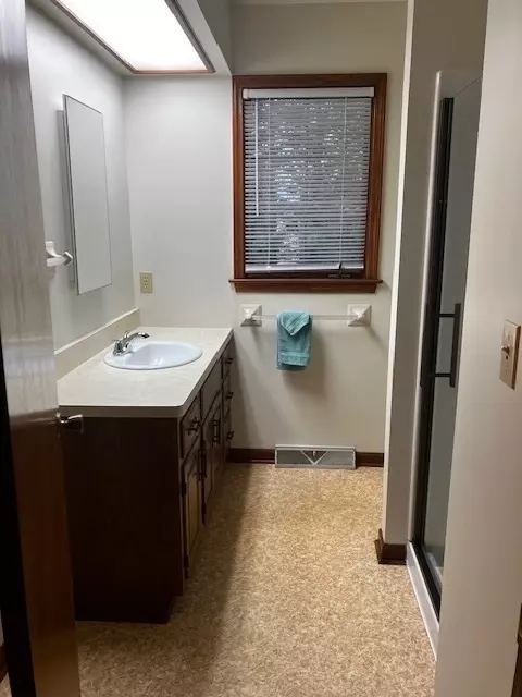 Bath - 4015 E 1st Rd, Mendota, IL 61342 photo 3 of 3