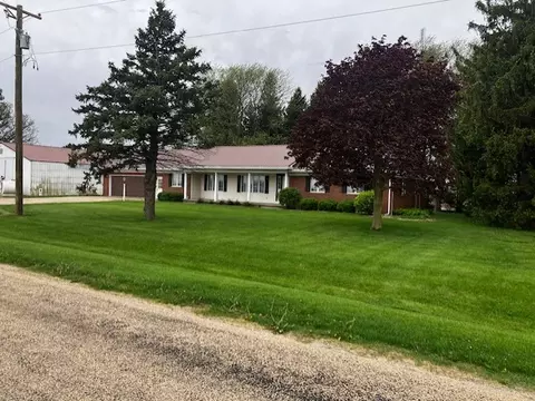 Exterior - 4015 E 1st Rd, Mendota, IL 61342 photo 5 of 9