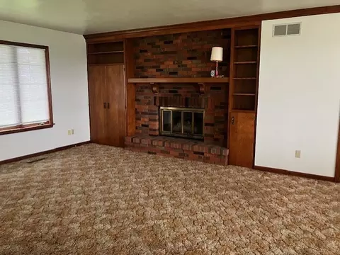 Living - 4015 E 1st Rd, Mendota, IL 61342 photo 1 of 2