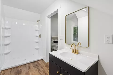 Bath - 2905 13th Ave, Moline, IL 61265 photo 1 of 3