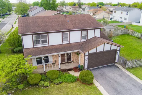 376 Canyon Trl, Carol Stream, IL 60188