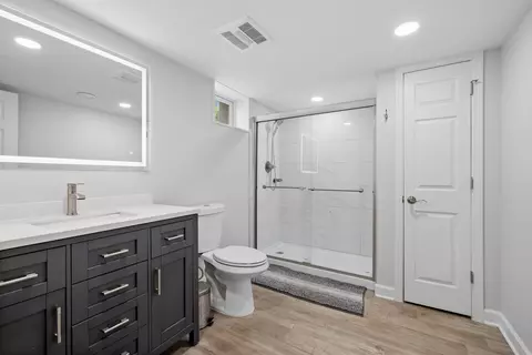 Bath - 18 N Worth Ave, Elgin, IL 60123 photo 2 of 2