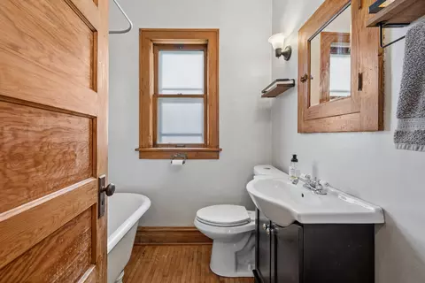 Bath - 18 N Worth Ave, Elgin, IL 60123 photo 1 of 2