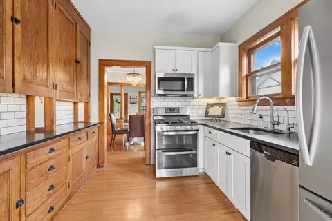 Kitchen - 18 N Worth Ave, Elgin, IL 60123 photo 1 of 2