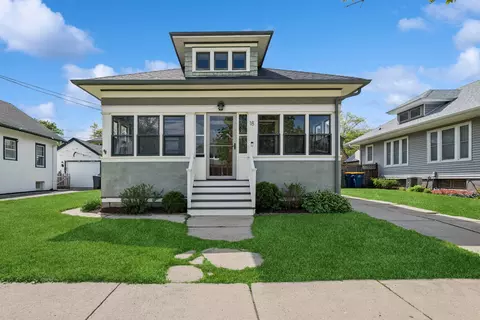 18 N Worth Ave, Elgin, IL 60123