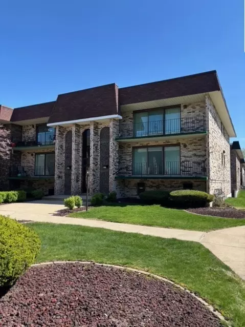 9132 S Pulaski Rd #2E, Oak Lawn, IL 60453