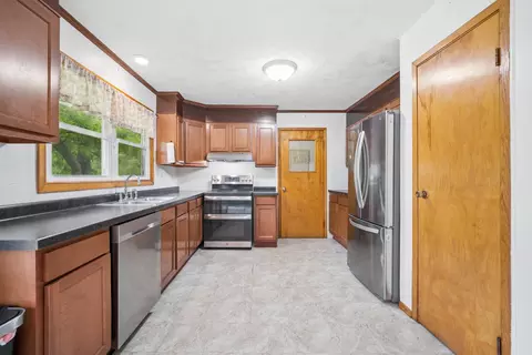 Kitchen - 15036 Durkee Rd, Harvard, IL 60033 photo 1 of 2