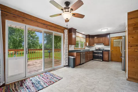 Kitchen - 15036 Durkee Rd, Harvard, IL 60033 photo 2 of 2