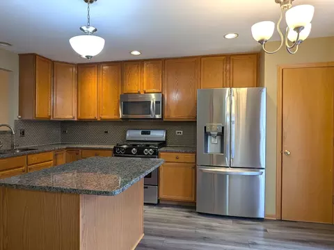 Kitchen - 723 River Walk Dr #723, Wheeling, IL 60090 photo 2 of 3