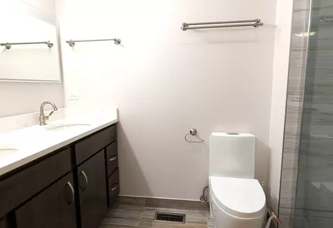 Bath - 723 River Walk Dr #723, Wheeling, IL 60090 photo 2 of 4