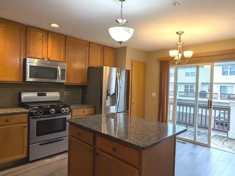 Kitchen - 723 River Walk Dr #723, Wheeling, IL 60090 photo 3 of 3
