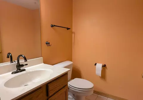 Bath - 723 River Walk Dr #723, Wheeling, IL 60090 photo 1 of 4