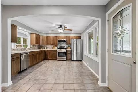 Entry Way - 166 Mohawk Trl, Algonquin, IL 60102 photo 1 of 4