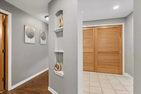 Entry Way - 166 Mohawk Trl, Algonquin, IL 60102 photo 2 of 4
