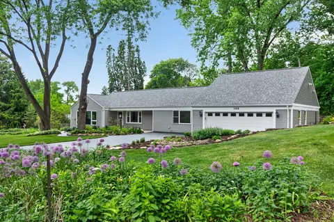 166 Mohawk Trl, Algonquin, IL 60102