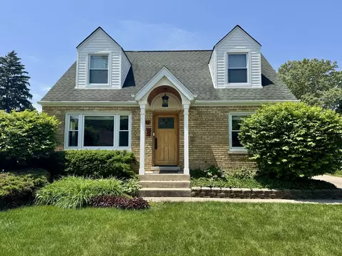 218 N Eastwood Ave, Mount Prospect, IL 60056
