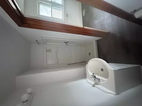 Bath - 838 Spruce St, Aurora, IL 60506 photo 1 of 1