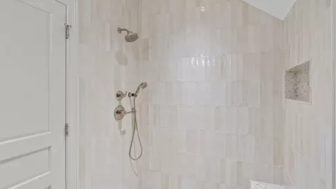 Bath - 1500 William St, River Forest, IL 60305 photo 7 of 8