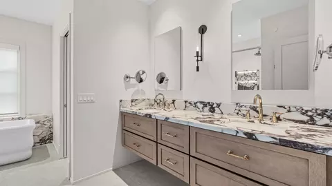Bath - 1500 William St, River Forest, IL 60305 photo 2 of 8
