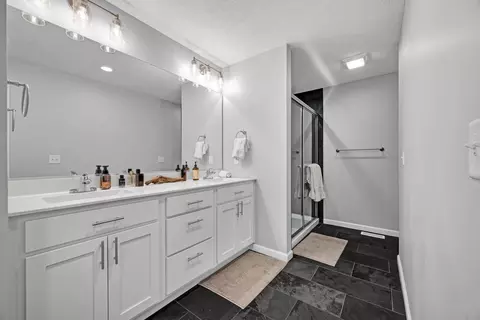 Bath - 277 Cassidy Rd, Normal, IL 61761 photo 1 of 4