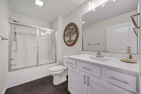 Bath - 277 Cassidy Rd, Normal, IL 61761 photo 3 of 4