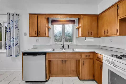 Kitchen - 64 E Benton St, Oswego, IL 60543 photo 3 of 3