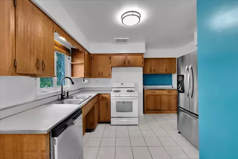 Kitchen - 64 E Benton St, Oswego, IL 60543 photo 2 of 3