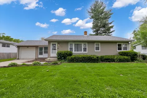 64 E Benton St, Oswego, IL 60543