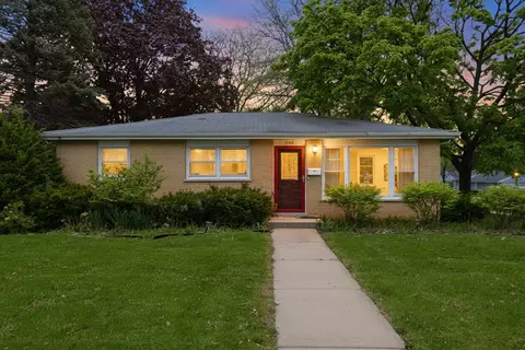 1 N Edward St, Mount Prospect, IL 60056