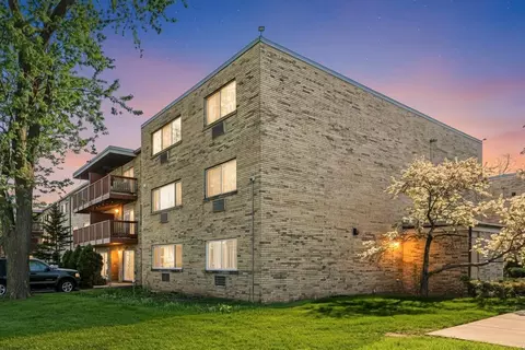 700 W Dempster St #G1, Mount Prospect, IL 60056