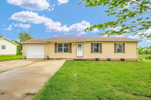 841 S High St, Paxton, IL 60957