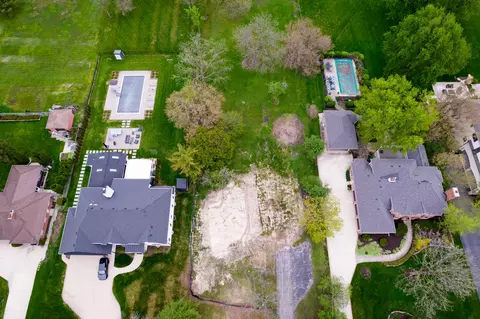 7725 S Drew Ave, Burr Ridge, IL 60527 photo 2