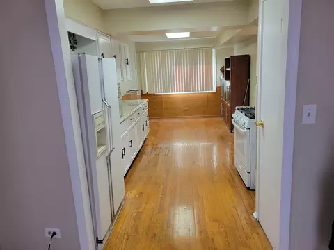 Kitchen - 483 Rustic Dr, Wheeling, IL 60090 photo 3 of 3