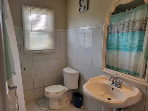 Bath - 483 Rustic Dr, Wheeling, IL 60090 photo 3 of 3