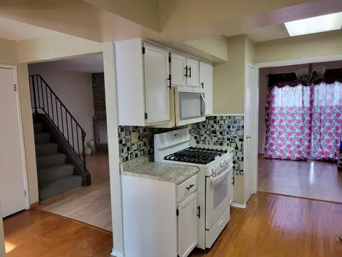 Kitchen - 483 Rustic Dr, Wheeling, IL 60090 photo 1 of 3