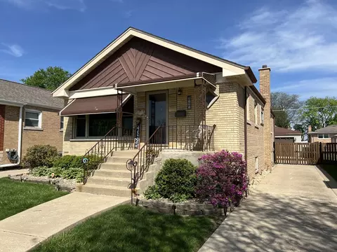 9121 S Hamlin Ave, Evergreen Park, IL 60805