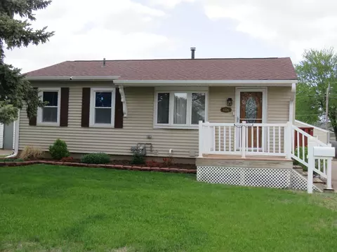 606 14th Pl, Camanche, IA 52730