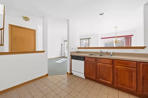 Kitchen - 658 Chestnut Rdg, Minooka, IL 60447 photo 3 of 3