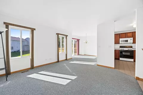 Living - 658 Chestnut Rdg, Minooka, IL 60447 photo 3 of 3