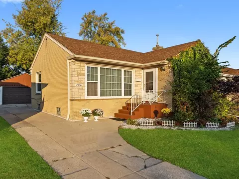 2136 Bristol Ave, Westchester, IL 60154