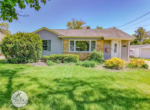 401 Linn Ave, Crystal Lake, IL 60014